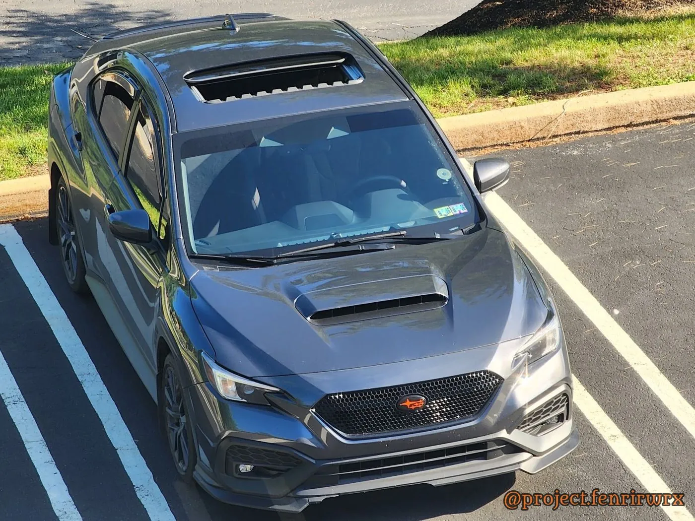 Hood scoop from above